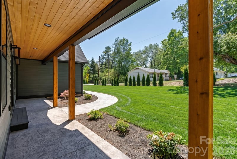19 Starnes Cove Rd, Asheville, NC 28806