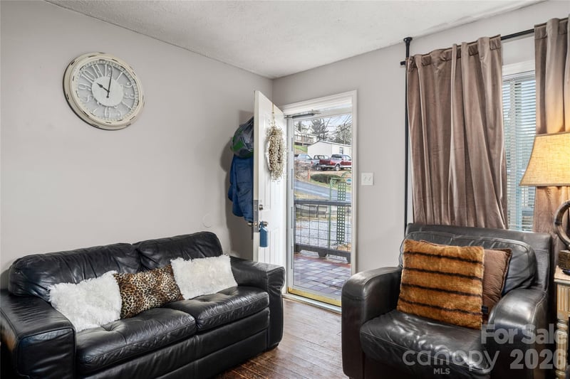 8 Linda Vista Dr, Asheville, NC 28806