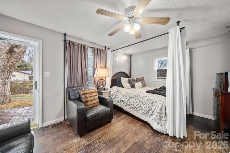 8 Linda Vista Dr, Asheville, NC 28806