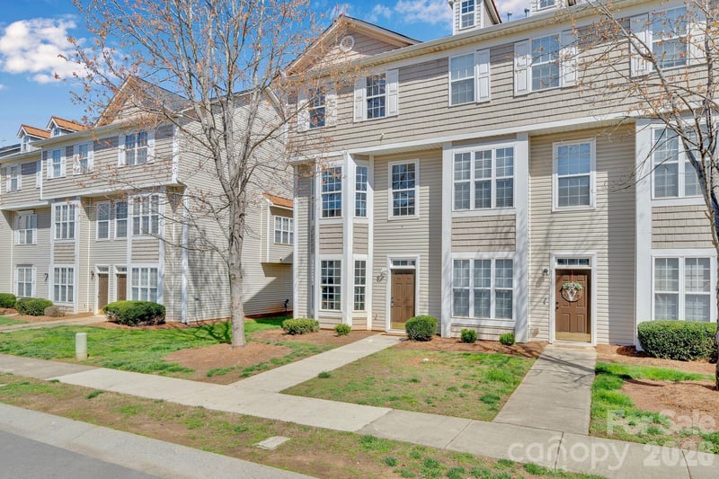 8131 Kings Creek Dr, Charlotte, NC 28273