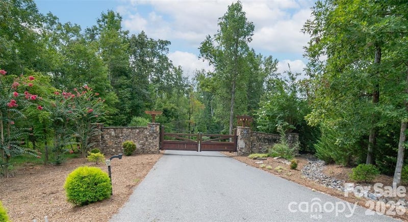 154 West Point Dr, Nebo, NC 28761
