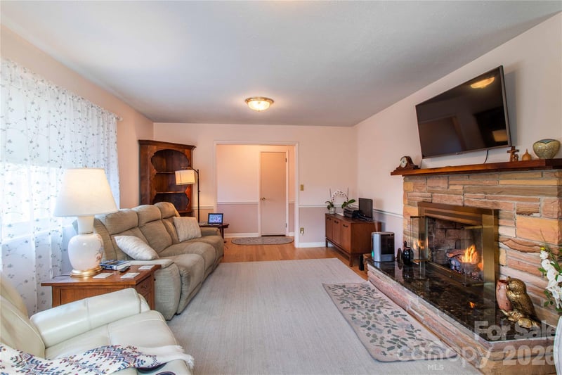 356 Pleasant Hill Dr, Brevard, NC 28712