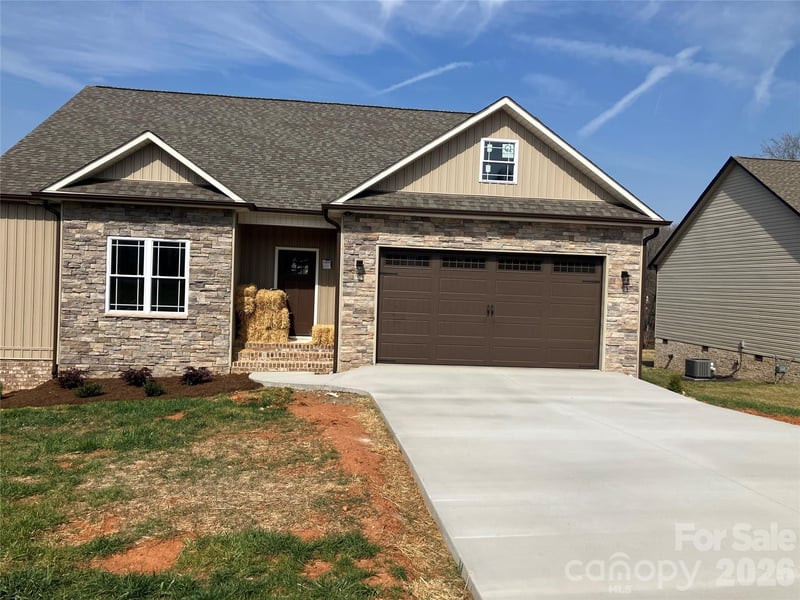 4952 Southview Dr, Hickory, NC 28602