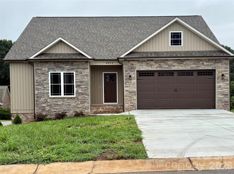 4952 Southview Dr, Hickory, NC 28602