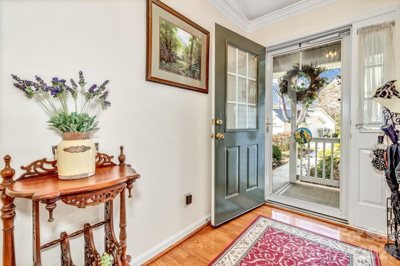 333 Charlestown Dr, Hendersonville, NC 28792