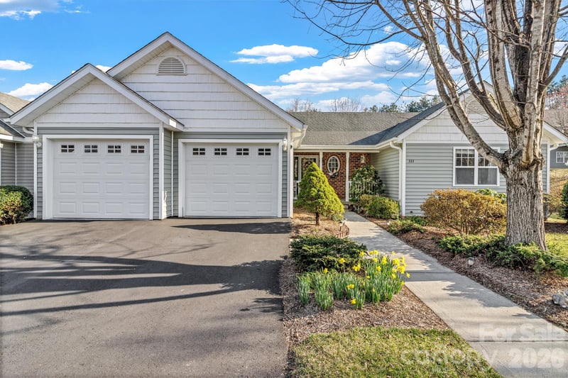 333 Charlestown Dr, Hendersonville, NC 28792