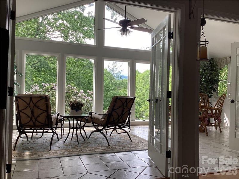 31 Rhododendron Rd, Black Mountain, NC 28711