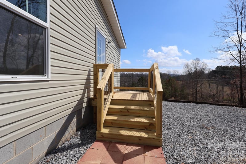 90 Cascades Dr, Nebo, NC 28761