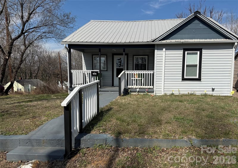 703 Stage St, Lenoir, NC 28645