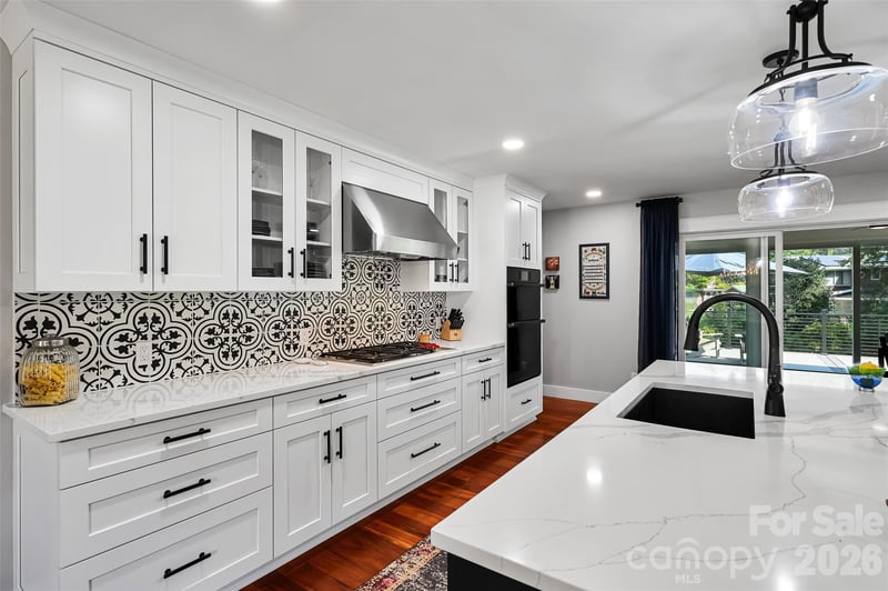 507 Fenwick Ct, Hendersonville, NC 28739