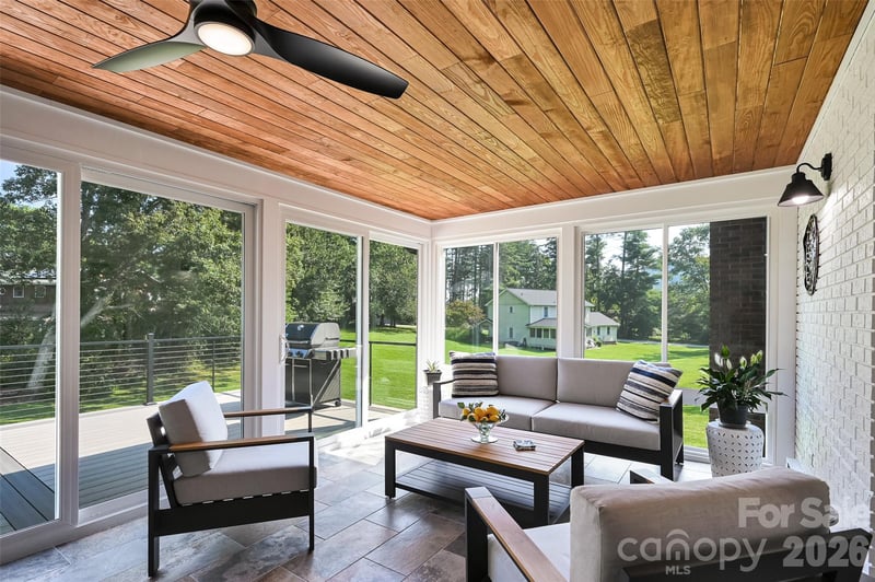 507 Fenwick Ct, Hendersonville, NC 28739