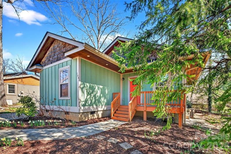 104 Hiawassee Ave, Black Mountain, NC 28711
