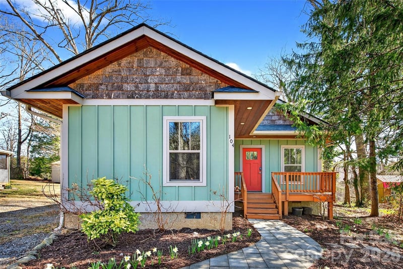 104 Hiawassee Ave, Black Mountain, NC 28711