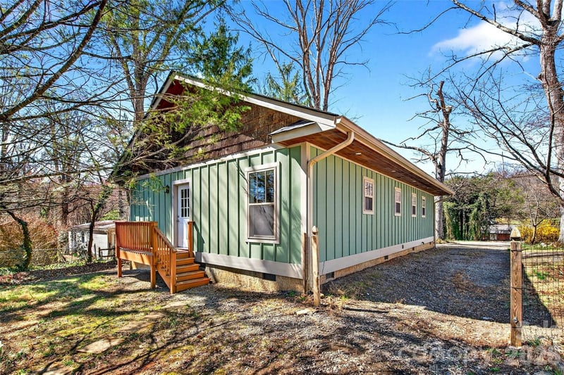 104 Hiawassee Ave, Black Mountain, NC 28711
