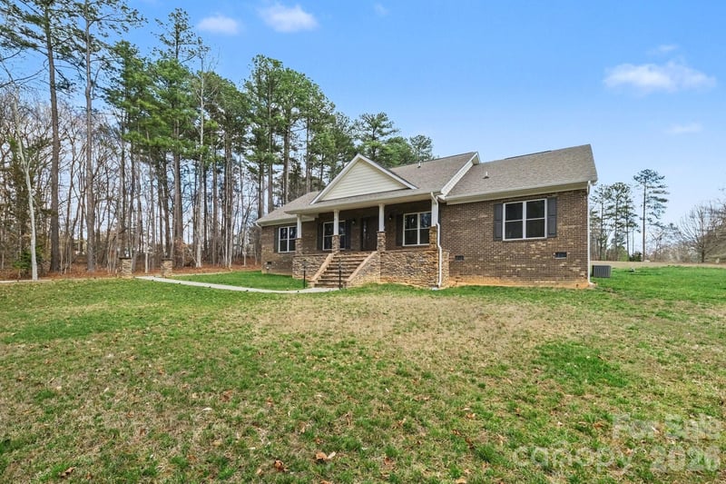 175 Cox Lake Rd, Stanley, NC 28164