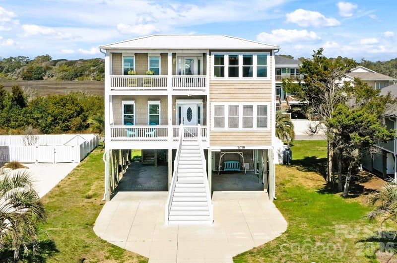 1018 Dolphin Dr, Oak Island, NC 28465