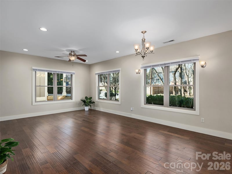 4 Grinnell St, Asheville, NC 28806