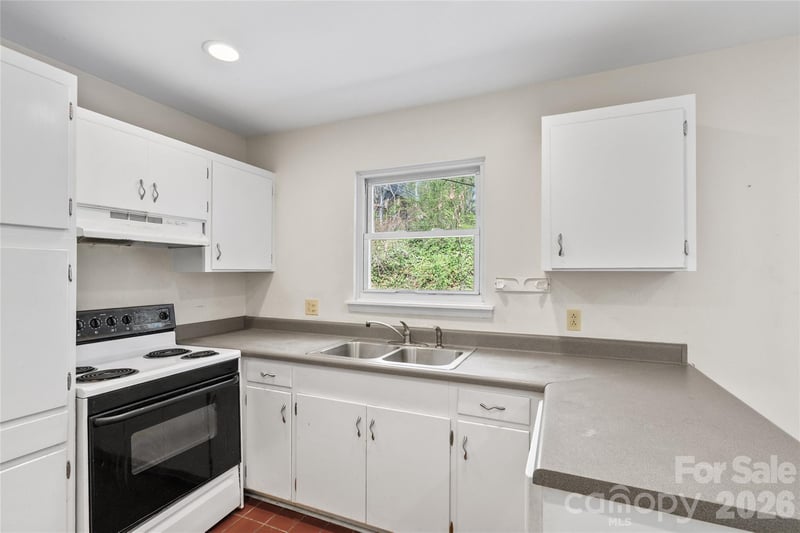 1 Clearbrook Rd, Asheville, NC 28805