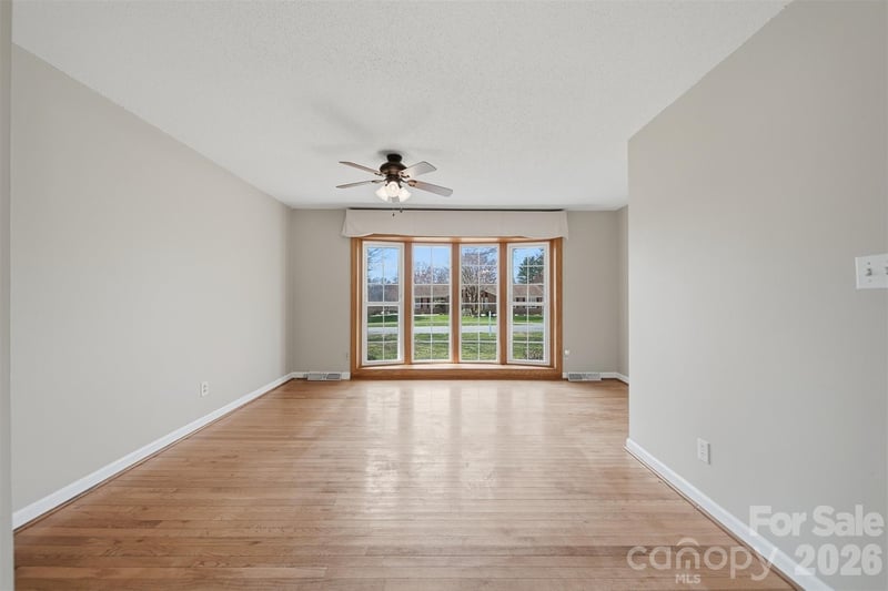 2010 Elizabeth Ave, Hickory, NC 28602