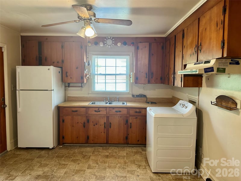 1435 Dean St, Charlotte, NC 28216