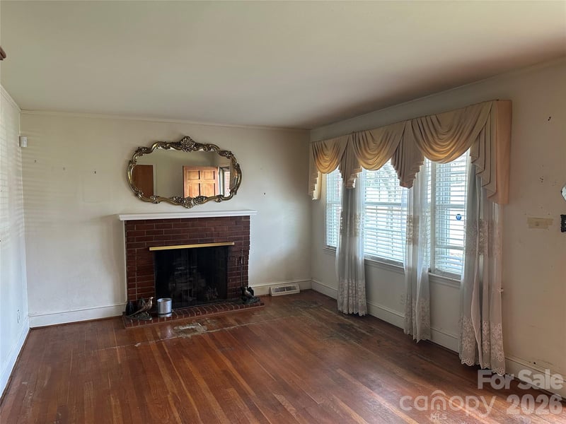 1435 Dean St, Charlotte, NC 28216