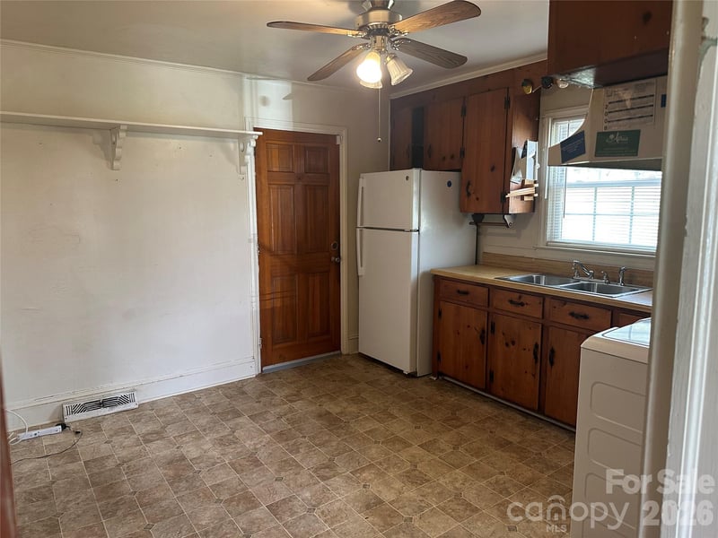 1435 Dean St, Charlotte, NC 28216