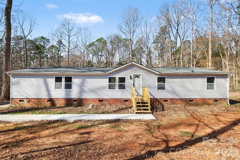 5050 Park Creek Dr, Mount Holly, NC 28120