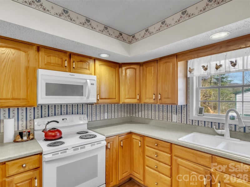 39 Millard Cove Rd, Leicester, NC 28748