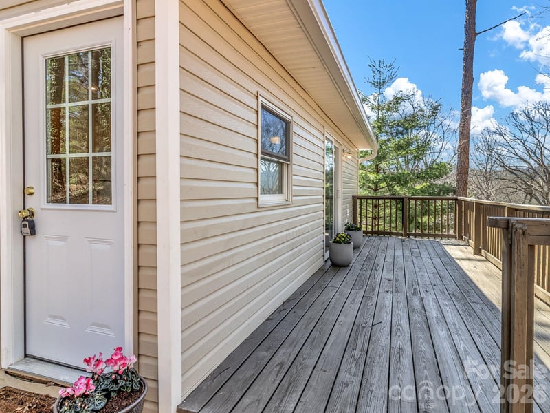 114 Elden St, Hendersonville, NC 28791