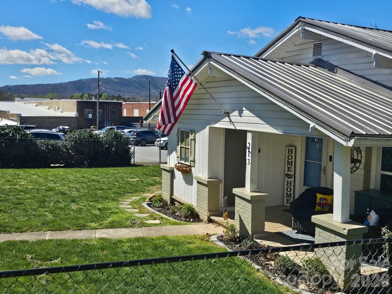 213 Colombo St, Valdese, NC 28690