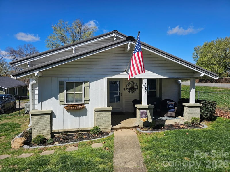 213 Colombo St, Valdese, NC 28690