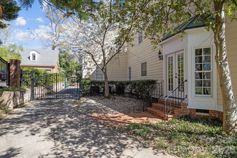 2727 Hampton Ave, Charlotte, NC 28207
