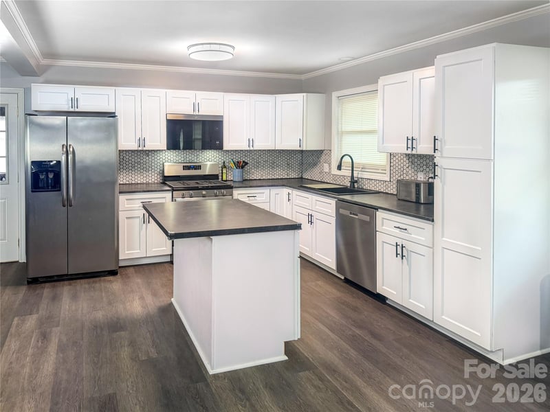 2044 Helen Dr, Gastonia, NC 28054