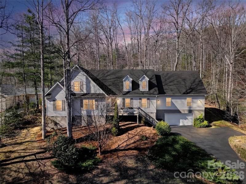 122 Loggers Rn, Hendersonville, NC 28739