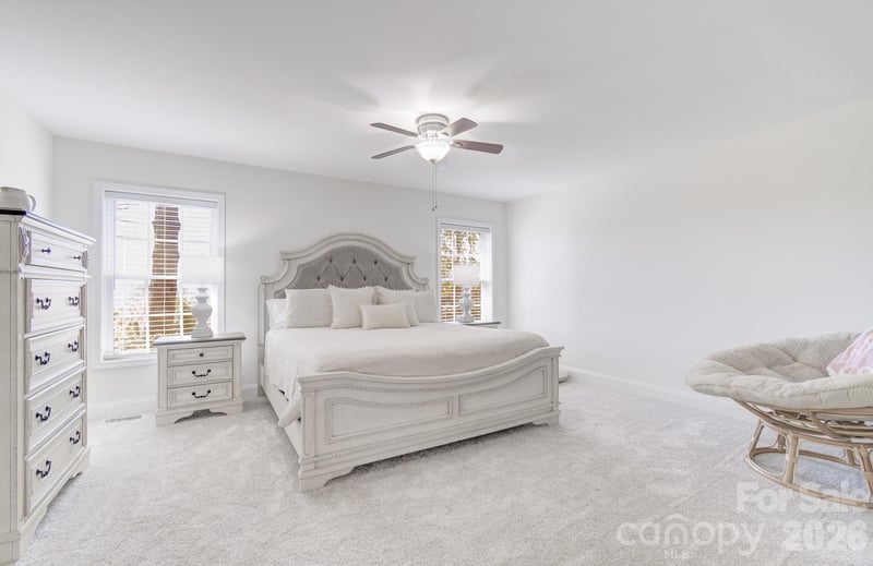 122 Loggers Rn, Hendersonville, NC 28739