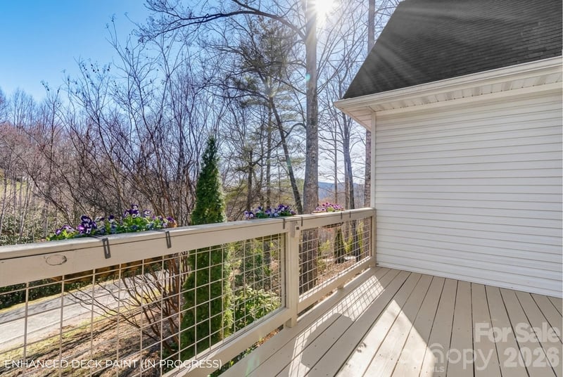 122 Loggers Rn, Hendersonville, NC 28739