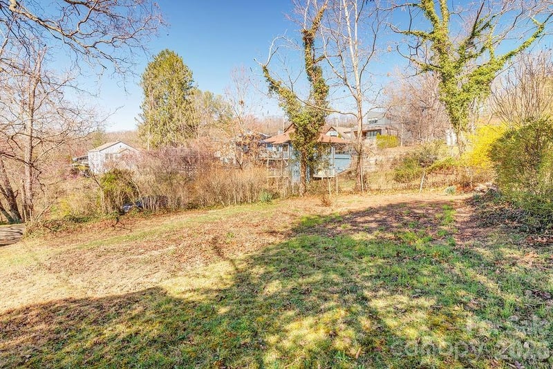 99999 Gilbert St, Asheville, NC 28804