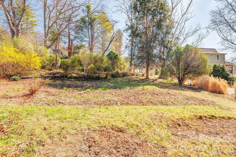 99999 Gilbert St, Asheville, NC 28804