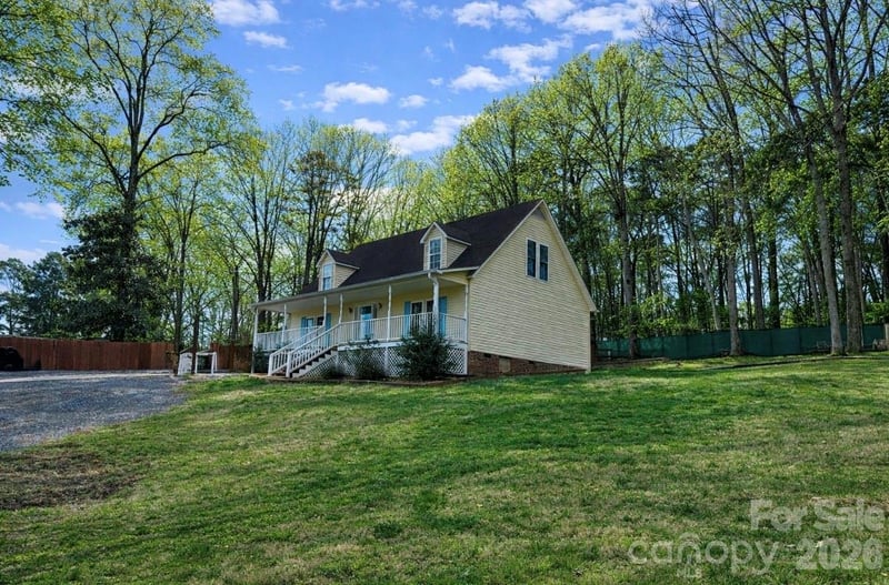 805 Edgewater Dr, Belmont, NC 28012