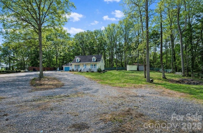 805 Edgewater Dr, Belmont, NC 28012