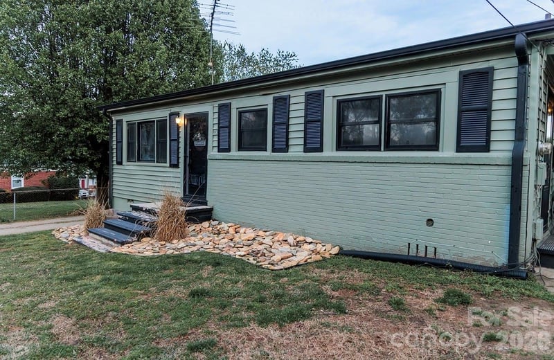 119 Collins Ave, Forest City, NC 28043