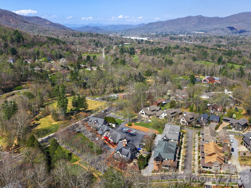 2 Market St, Black Mountain, NC 28711