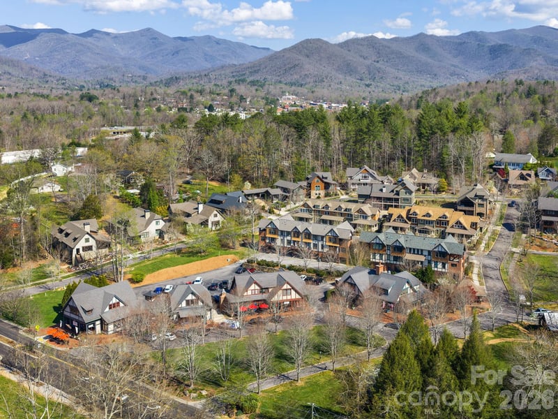 2 Market St, Black Mountain, NC 28711