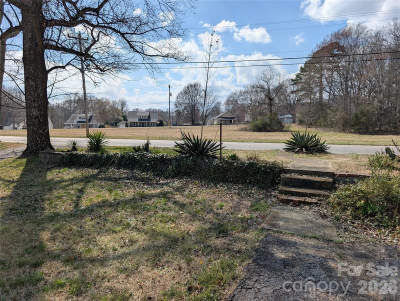 633 Eastway Dr, Troutman, NC 28166