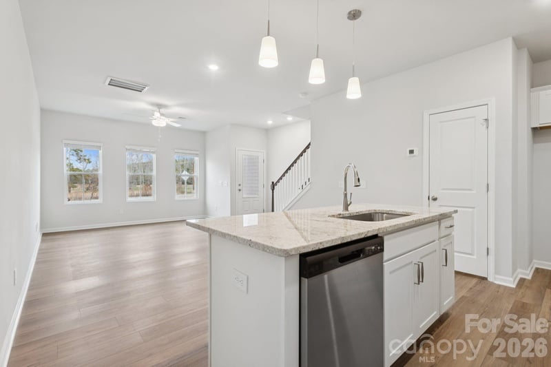 4628 Lakeview Rd, Charlotte, NC 28216