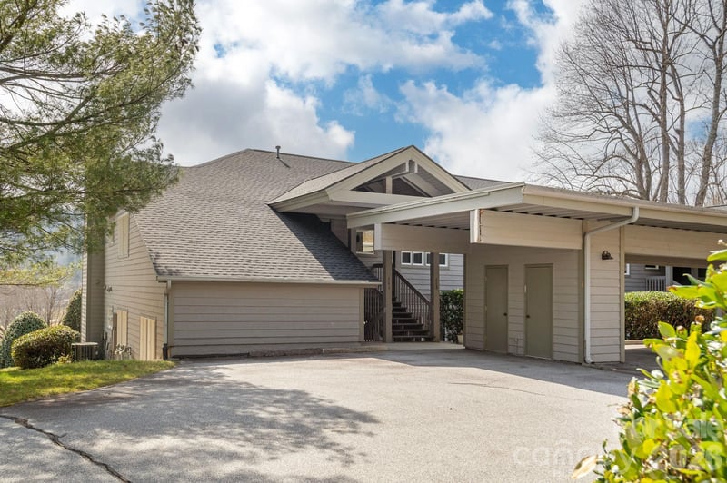 111 Bluffview Ln, Flat Rock, NC 28731