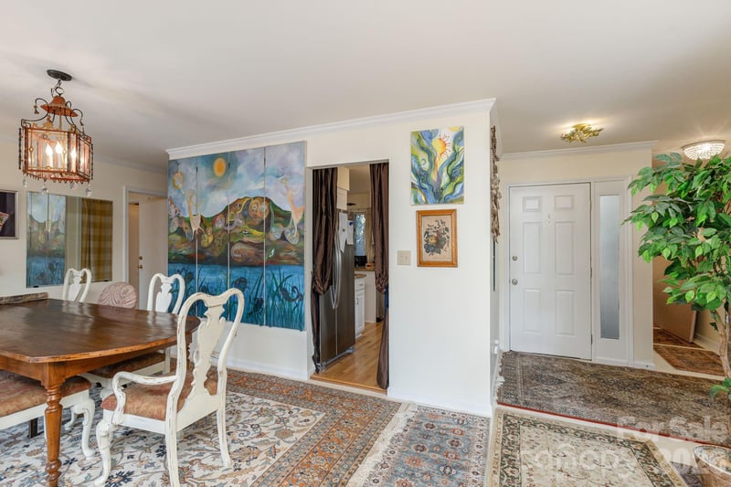 111 Bluffview Ln, Flat Rock, NC 28731