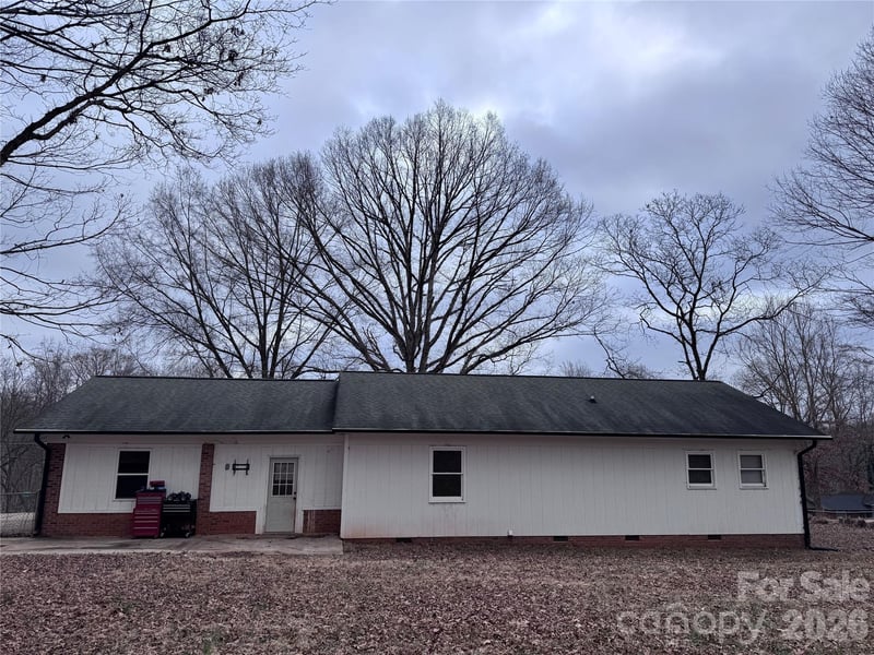 1511 Old Carriage Dr, Newton, NC 28658