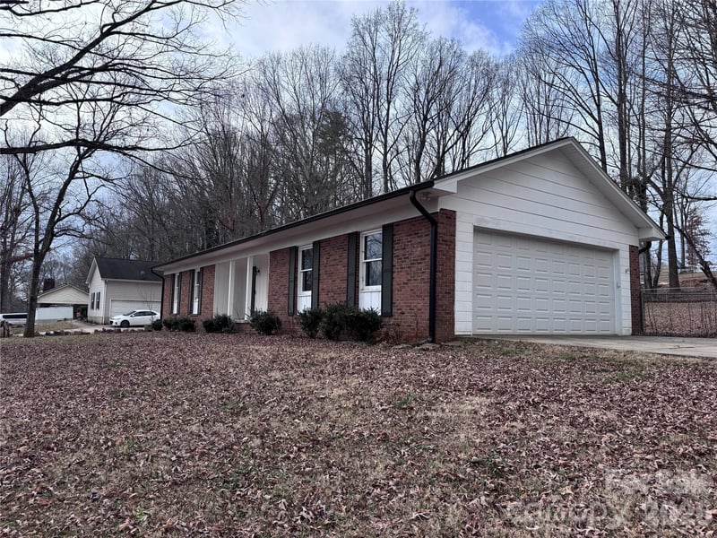 1511 Old Carriage Dr, Newton, NC 28658