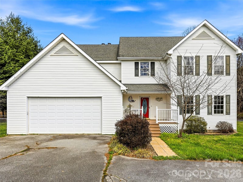 61 Rolling Hills Rd, Mills River, NC 28759